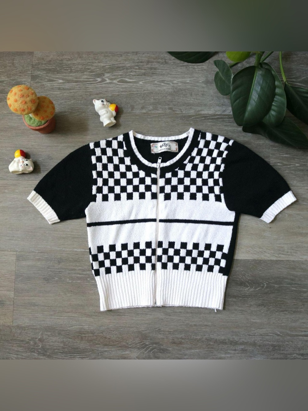 Vintage checkered knit zip up shirt. So so cool